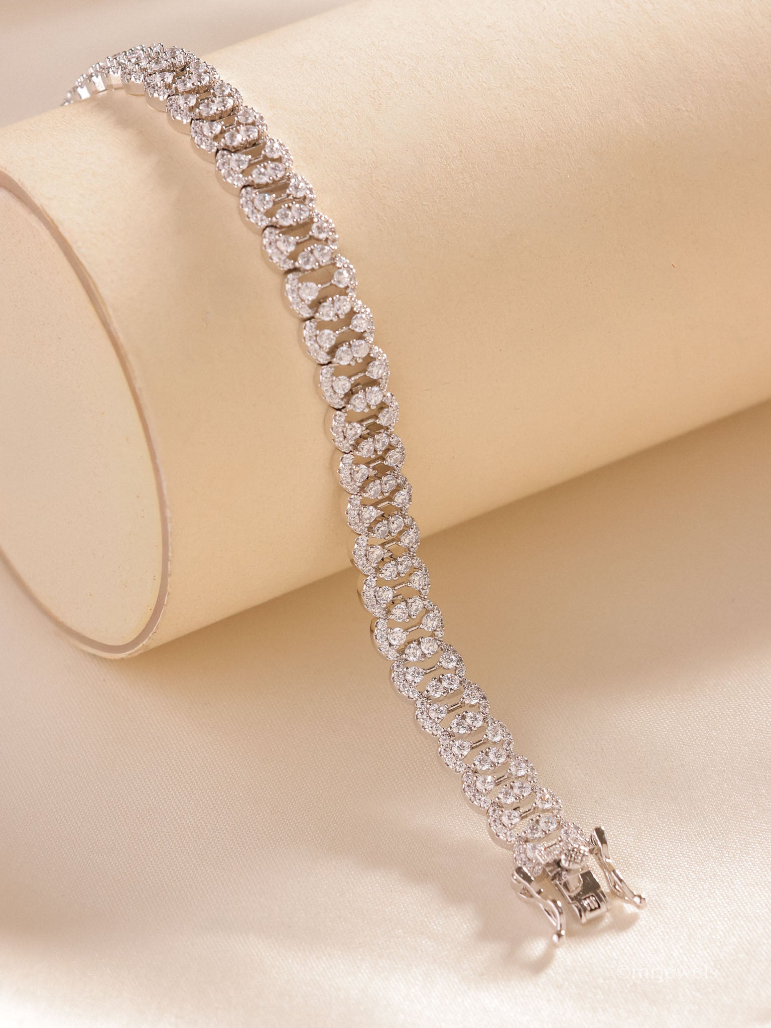 Tennis Bracelet: A Timeless Choice for Modern Jewellery Lovers
